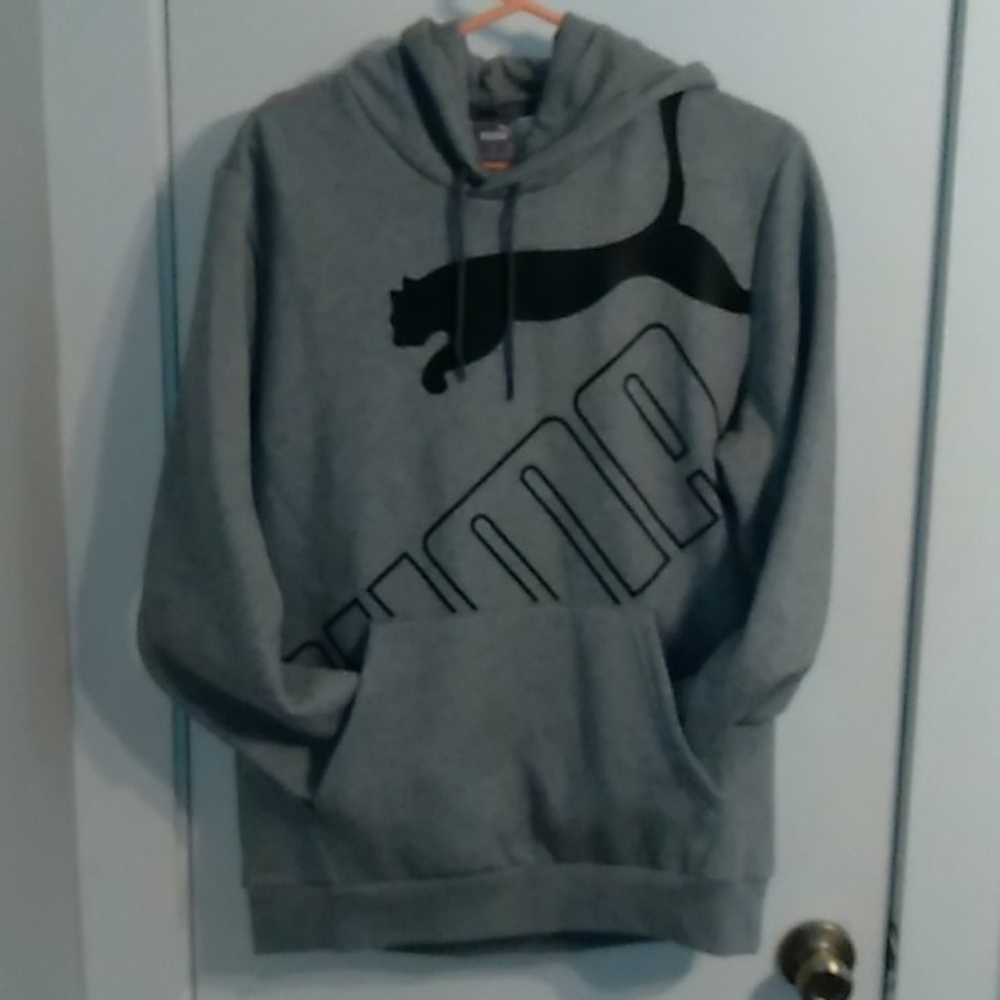 My son's PUMA Hoddie SZ Med NwoT $18b👀🔥
